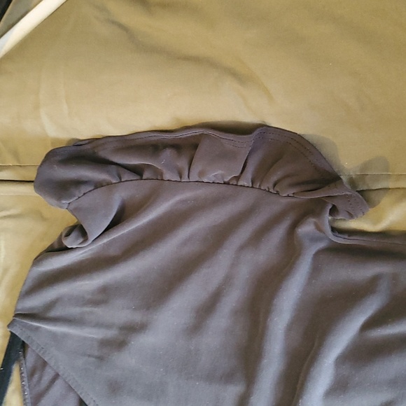 Black Green Envelope blouse with zipper detail. - Picture 2 of 3